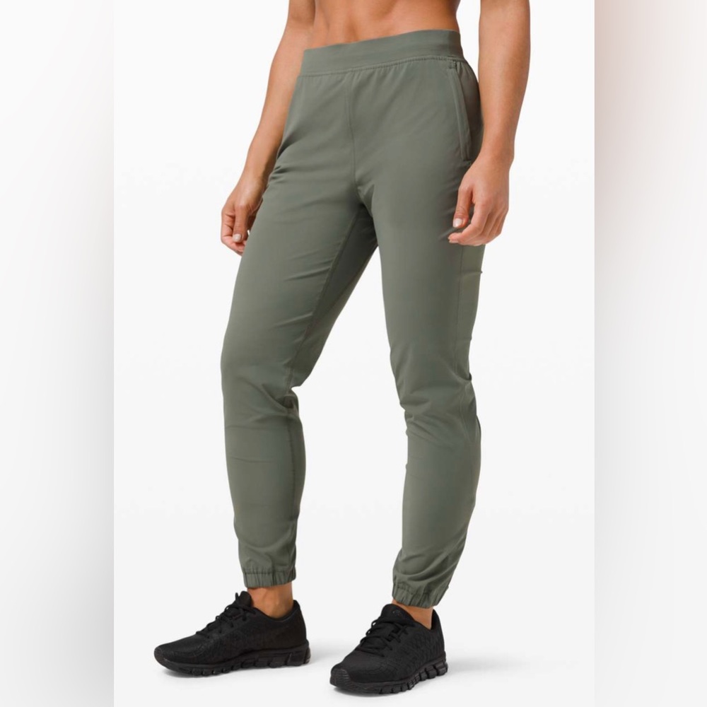 BNWT Lululemon - adapted state jogger - Sage Grey size 6